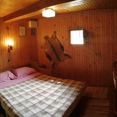 Robinzonski Smjestaj Tepes Tuheljske Toplice Bagian luar foto